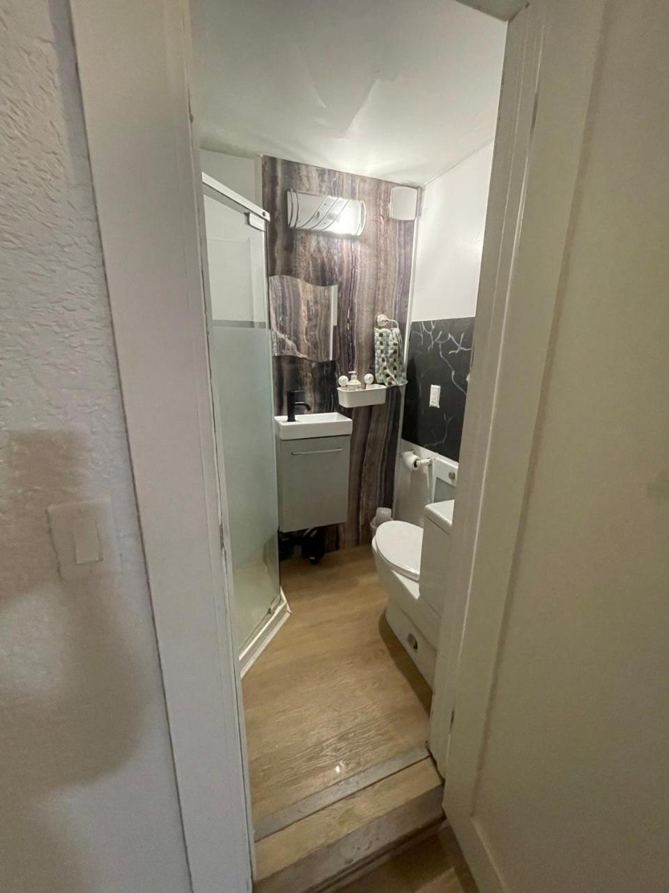 Suite In Уест Ванкувър Екстериор снимка